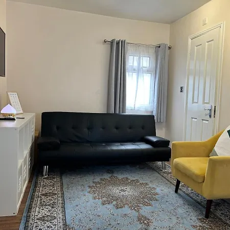 Apartment New 1 Bed Flat In London