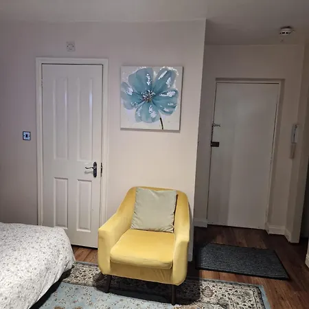 New 1 Bed Flat In Apartment *