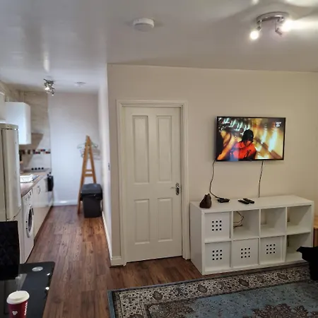Apartment New 1 Bed Flat In London