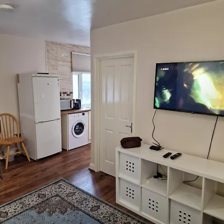 New 1 Bed Flat In Apartment London