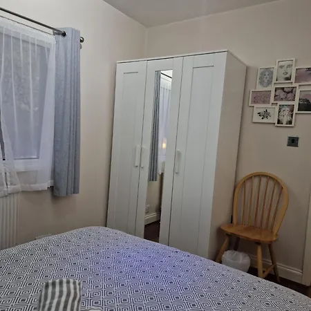 Apartment New 1 Bed Flat In *
