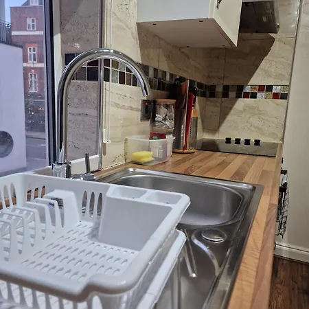 New 1 Bed Flat In Apartment *