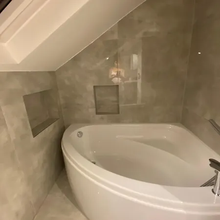 Twin Budget Flat * Edgware