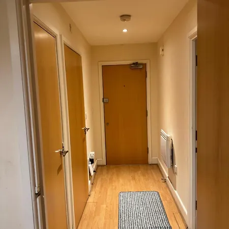 Apartment 1- Bed Flat With Easy Access To Bow Station London