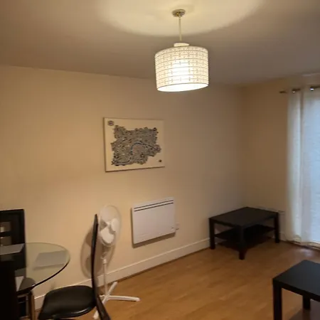 1- Bed Flat With Easy Access To Bow Station *