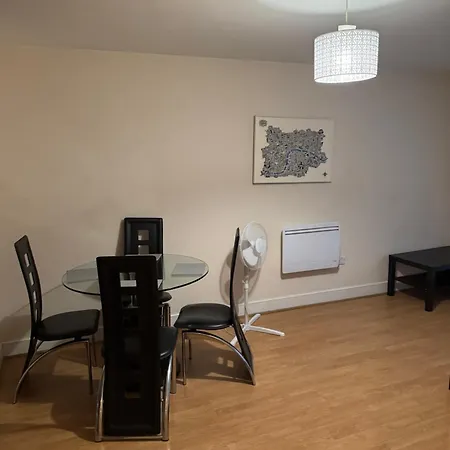1- Bed Flat With Easy Access To Bow Station Apartment *
