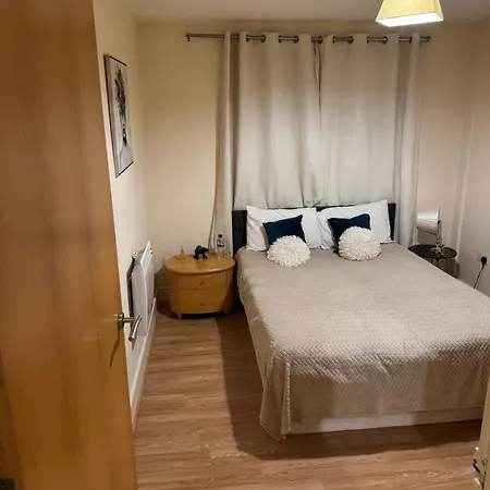 1- Bed Flat With Easy Access To Bow Station London