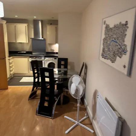 Apartment 1- Bed Flat With Easy Access To Bow Station