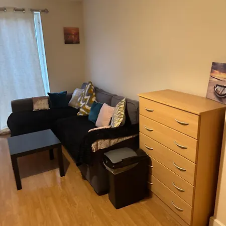 1- Bed Flat With Easy Access To Bow Station Apartment *