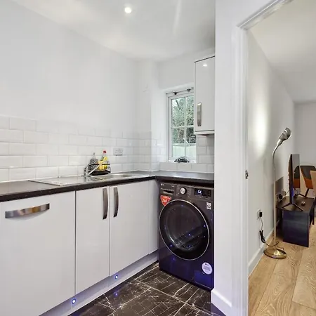 Apartment Entire Modern 2 Bedroom 2 Bathroom Flat In Pinner