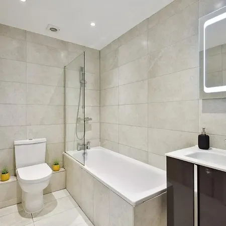 Apartment Entire Modern 2 Bedroom 2 Bathroom Flat In
