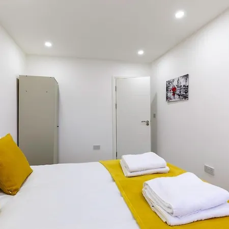 Majestic Lux 5bed 2bath Free Parking Garden