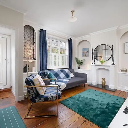 Lavish Lux 3bed 2bath Garden Sunroom Parking Villa