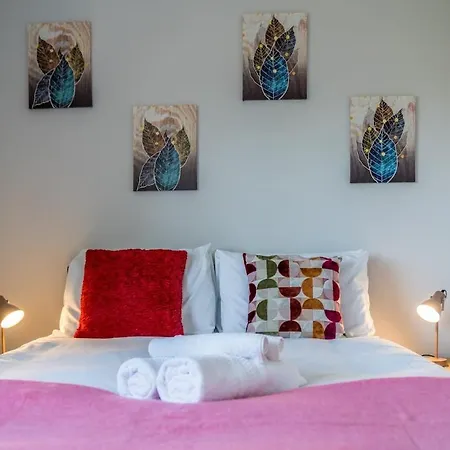 Villa Lavish Lux 3bed 2bath Garden Sunroom Parking London
