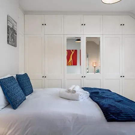 Lavish Lux 3bed 2bath Garden Sunroom Parking London