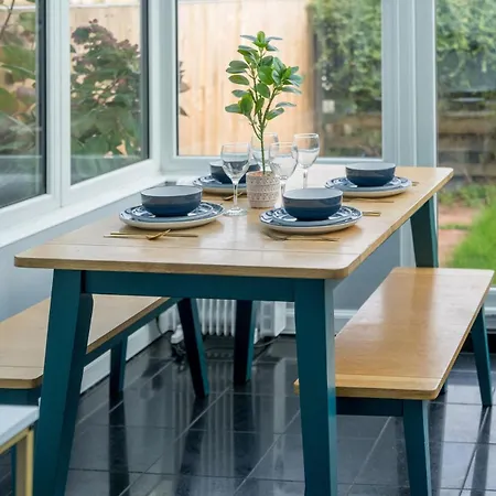 Lavish Lux 3bed 2bath Garden Sunroom Parking
