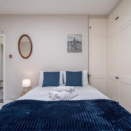 Lavish Lux 3bed 2bath Garden Sunroom Parking Villa