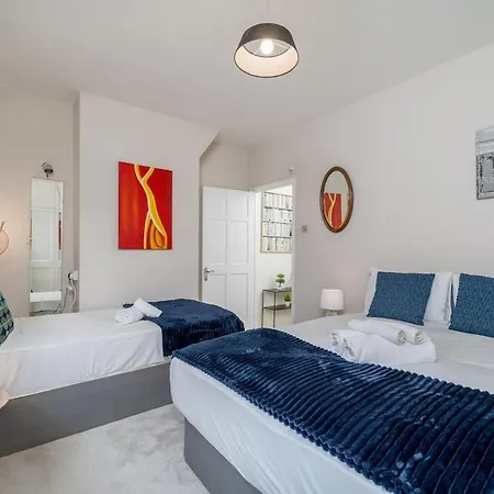 Villa Lavish Lux 3bed 2bath Garden Sunroom Parking