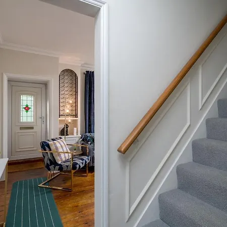 Villa Lavish Lux 3bed 2bath Garden Sunroom Parking London