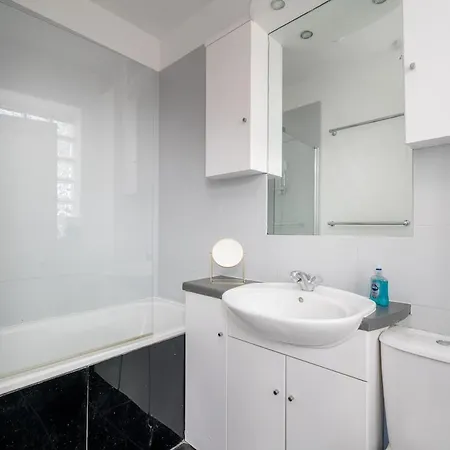 Lavish Lux 3bed 2bath Garden Sunroom Parking London