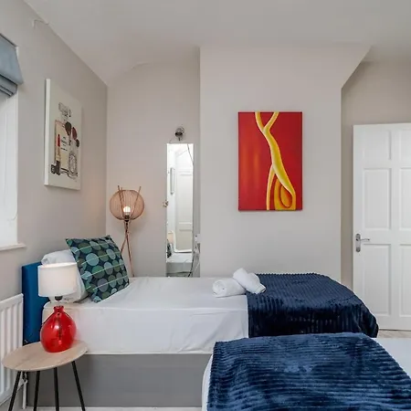 Lavish Lux 3bed 2bath Garden Sunroom Parking * London