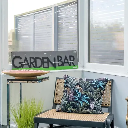 Lavish Lux 3bed 2bath Garden Sunroom Parking Villa *