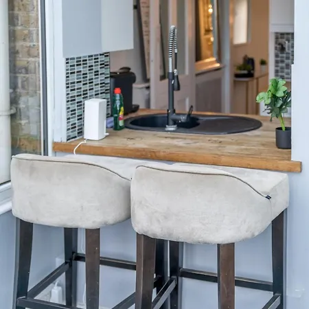 Lavish Lux 3bed 2bath Garden Sunroom Parking London