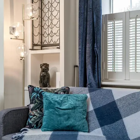 Lavish Lux 3bed 2bath Garden Sunroom Parking