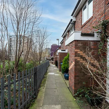 Pass The Keys Spacious 3-bed Woolwich O2 Crossrail Holiday home