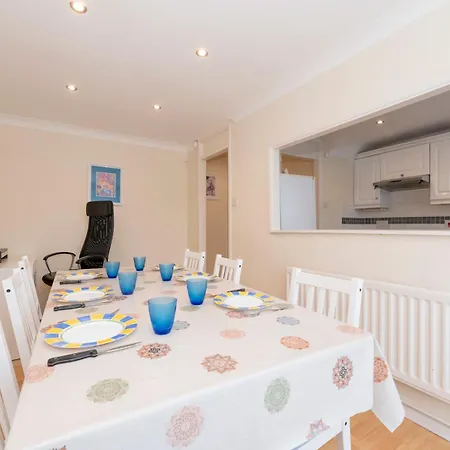 Pass The Keys Spacious 3-bed Woolwich O2 Crossrail Holiday home London
