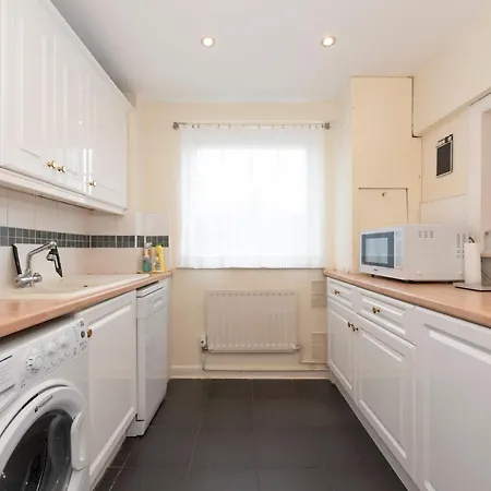 Pass The Keys Spacious 3-bed Woolwich O2 Crossrail * London