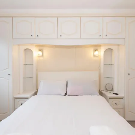 Pass The Keys Spacious 3-bed Woolwich O2 Crossrail Holiday home London