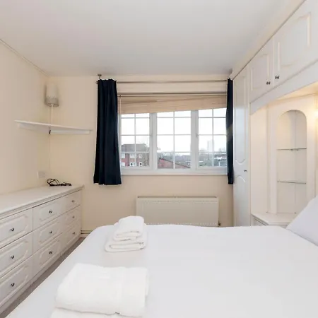 Pass The Keys Spacious 3-bed Woolwich O2 Crossrail *