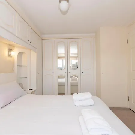 Pass The Keys Spacious 3-bed Woolwich O2 Crossrail London