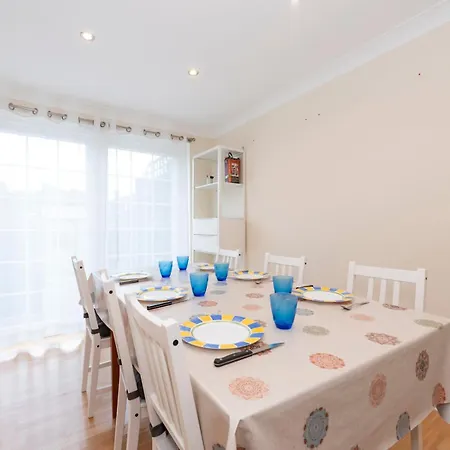 Pass The Keys Spacious 3-bed Woolwich O2 Crossrail Holiday home
