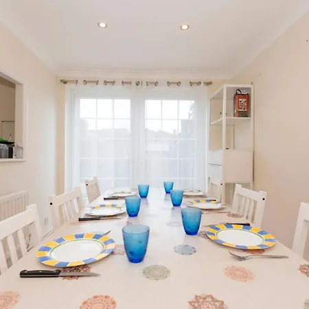 Pass The Keys Spacious 3-bed Woolwich O2 Crossrail Holiday home *