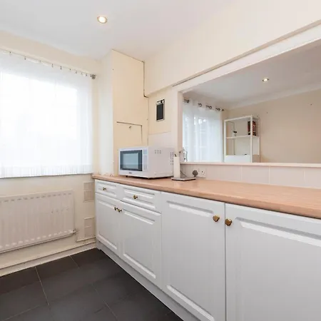 Pass The Keys Spacious 3-bed Woolwich O2 Crossrail Holiday home London