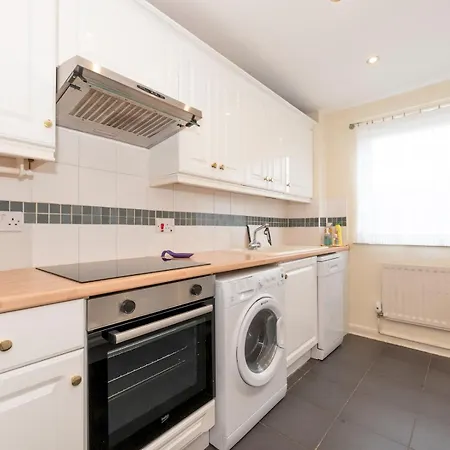 Pass The Keys Spacious 3-bed Woolwich O2 Crossrail *