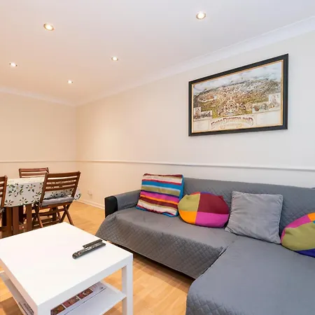 Pass The Keys Spacious 3-bed Woolwich O2 Crossrail Holiday home *