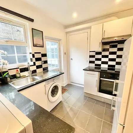 Luxury Garden Flat Near Wembley Stadium *