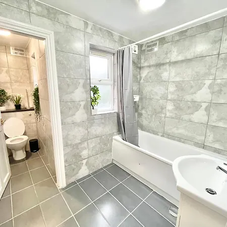 Luxury Garden Flat Near Wembley Stadium London