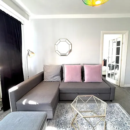 Hyde Park Apartment *