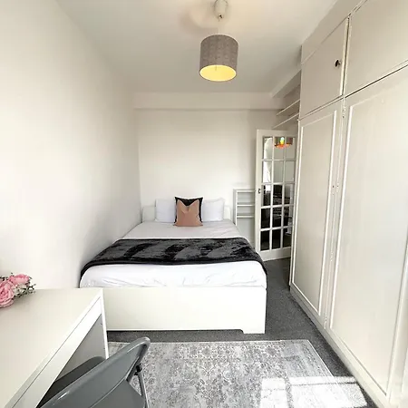Hyde Park Apartment *