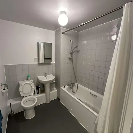 Harbor View Haven Apartment London