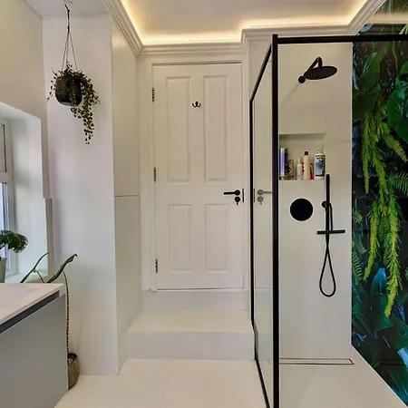 Luxury House With Parking In London Holiday home *