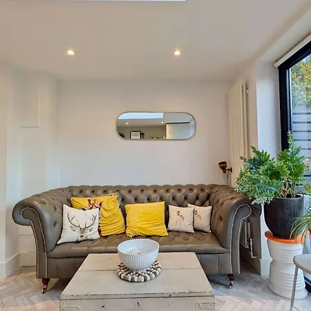 Luxury House With Parking In London Holiday home *