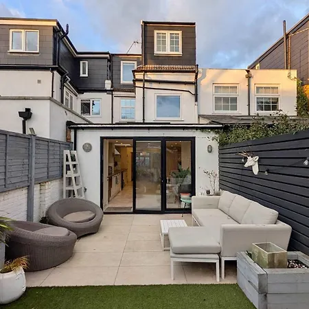 Luxury House With Parking In London * Teddington