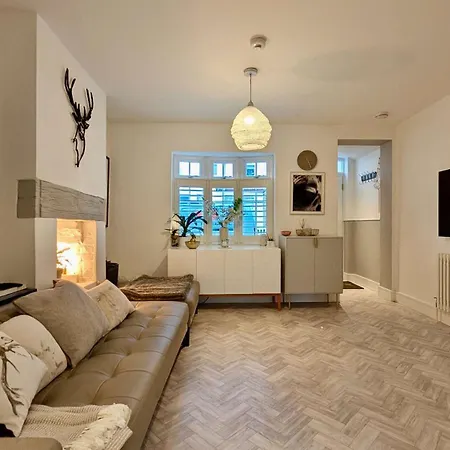 Luxury House With Parking In London Holiday home