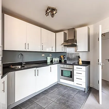 Chic & Modern Dalston Apartment *