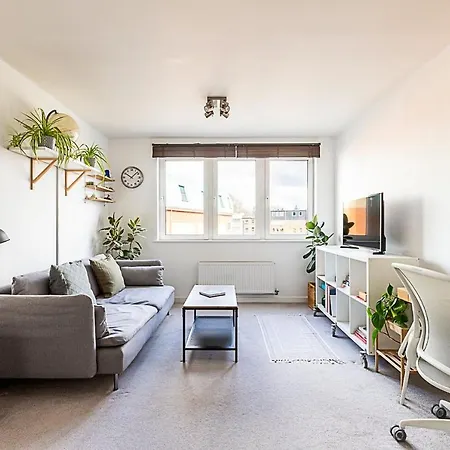 Chic & Modern Dalston Apartment *
